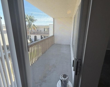 285 Moss Street - Photo Thumbnail 4