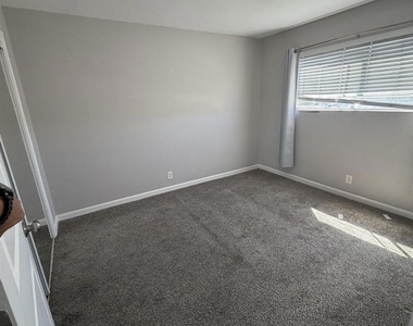 285 Moss Street - Photo Thumbnail 9
