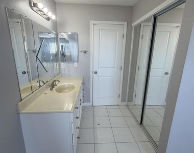 285 Moss Street - Photo Thumbnail 12