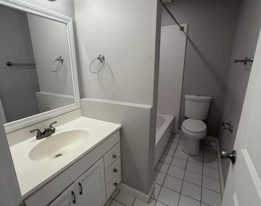 285 Moss Street - Photo Thumbnail 7