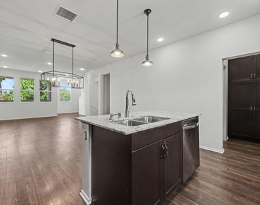 1320 Calle Sandcliff - Photo Thumbnail 12