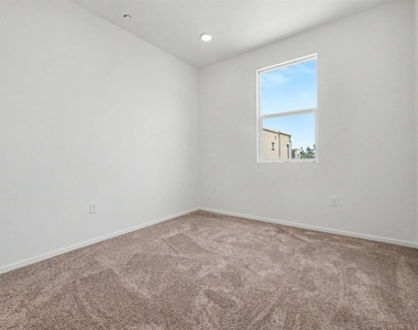 1320 Calle Sandcliff - Photo Thumbnail 21