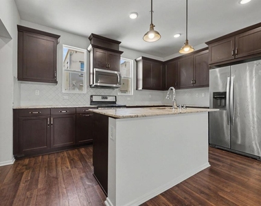 1320 Calle Sandcliff - Photo Thumbnail 10
