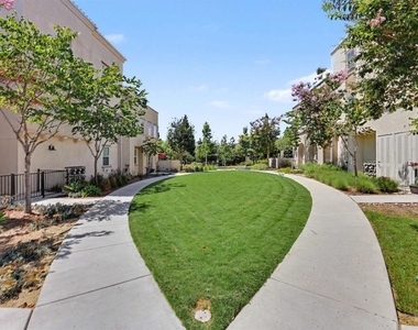 1320 Calle Sandcliff - Photo Thumbnail 1