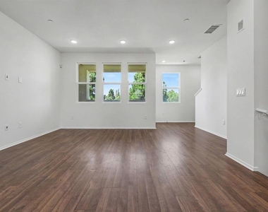 1320 Calle Sandcliff - Photo Thumbnail 7