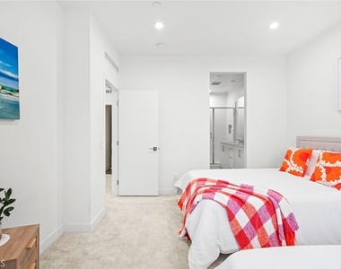 1607 W Bushell St - Photo Thumbnail 15