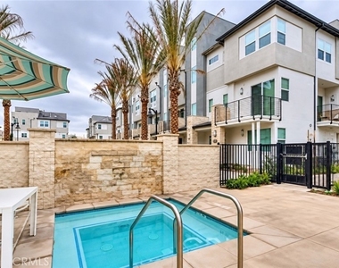 1607 W Bushell St - Photo Thumbnail 2