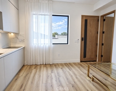 9984 Petunia Avenue - Photo Thumbnail 11