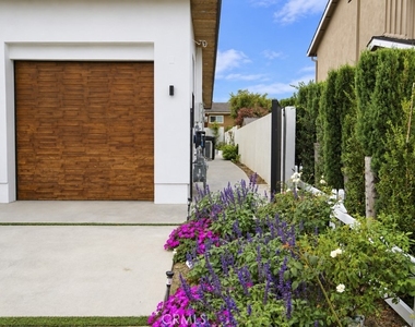 9984 Petunia Avenue - Photo Thumbnail 3