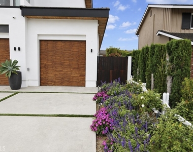 9984 Petunia Avenue - Photo Thumbnail 2