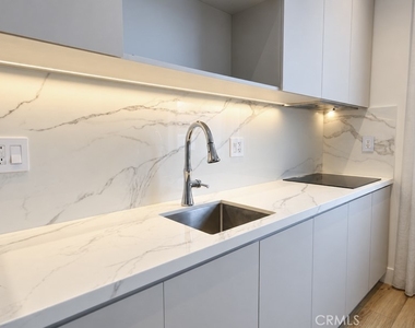 9984 Petunia Avenue - Photo Thumbnail 10
