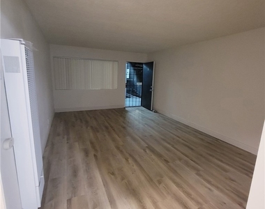 129 E Wakefield Avenue - Photo Thumbnail 4