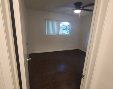 129 E Wakefield Avenue - Photo Thumbnail 6