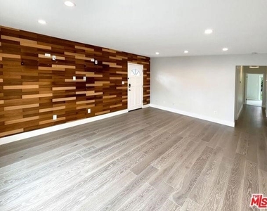 1106 W Paseo Del Mar - Photo Thumbnail 8