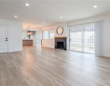 1340 Ridgecrest Street - Photo Thumbnail 2