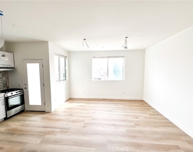 1183 Crenshaw Boulevard - Photo Thumbnail 5