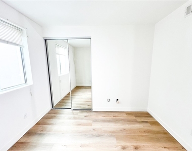 1183 Crenshaw Boulevard - Photo Thumbnail 1