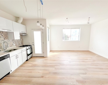 1183 Crenshaw Boulevard - Photo Thumbnail 4