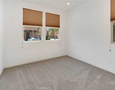 39 Fuchsia - Photo Thumbnail 19