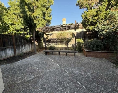 4709 Malero Place - Photo Thumbnail 28