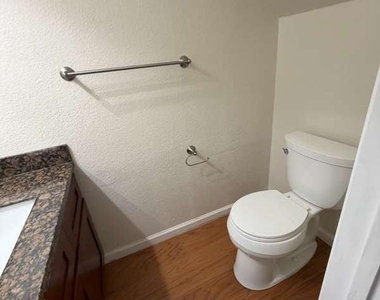 4709 Malero Place - Photo Thumbnail 14