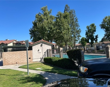 8350 Spring Desert Place - Photo Thumbnail 4