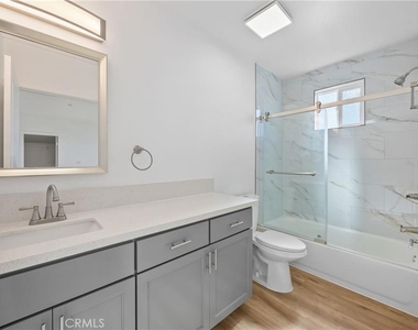 10940 S. Osage Avenue - Photo Thumbnail 9