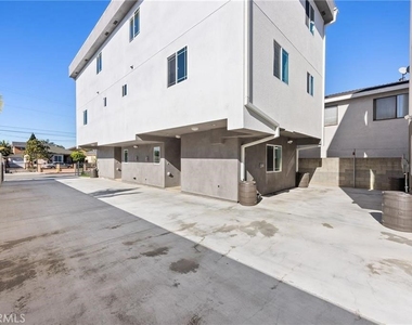 10940 S. Osage Avenue - Photo Thumbnail 3