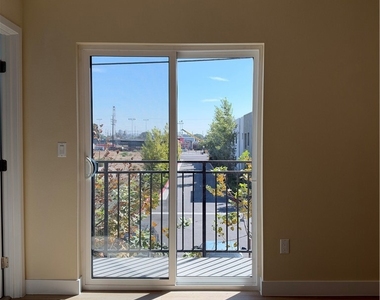908 Lakme Avenue - Photo Thumbnail 10