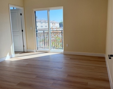 908 Lakme Avenue - Photo Thumbnail 9