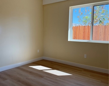 908 Lakme Avenue - Photo Thumbnail 7