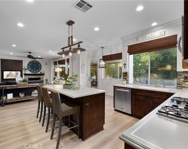 2384 Canyon Crest - Photo Thumbnail 17