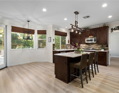 2384 Canyon Crest - Photo Thumbnail 18
