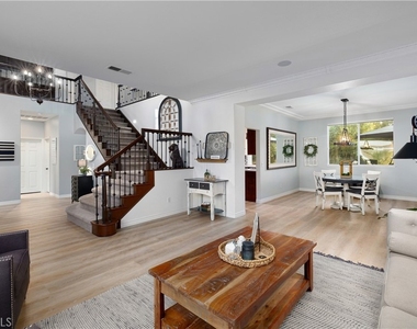 2384 Canyon Crest - Photo Thumbnail 14