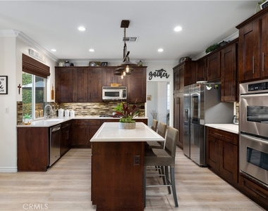 2384 Canyon Crest - Photo Thumbnail 19