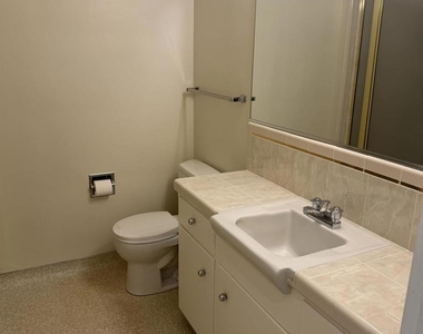 752 University Ave - Photo Thumbnail 42