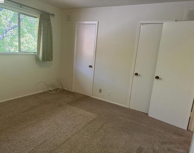 752 University Ave - Photo Thumbnail 14