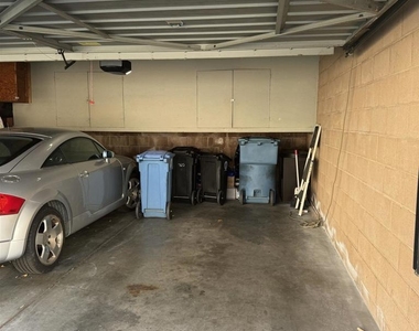 752 University Ave - Photo Thumbnail 30