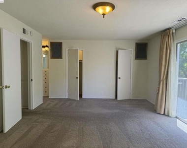 752 University Ave - Photo Thumbnail 20