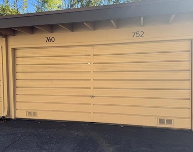 752 University Ave - Photo Thumbnail 29