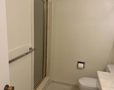 752 University Ave - Photo Thumbnail 16