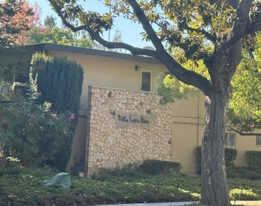 752 University Ave - Photo Thumbnail 31