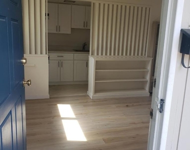 903 East Street - Photo Thumbnail 2