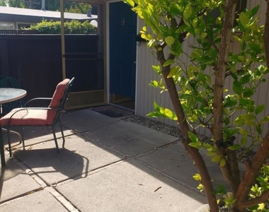 903 East Street - Photo Thumbnail 1