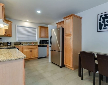 11257 Collett Avenue - Photo Thumbnail 9
