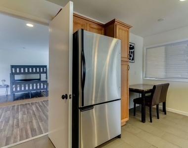 11257 Collett Avenue - Photo Thumbnail 18