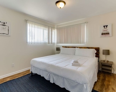 11257 Collett Avenue - Photo Thumbnail 30