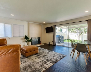 11257 Collett Avenue - Photo Thumbnail 5