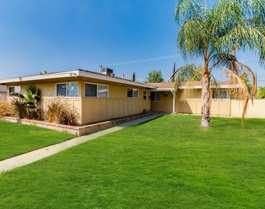 11257 Collett Avenue - Photo Thumbnail 2