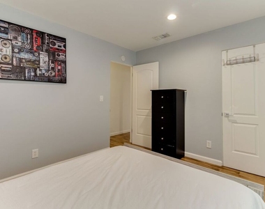 7858 Jamieson Avenue - Photo Thumbnail 29